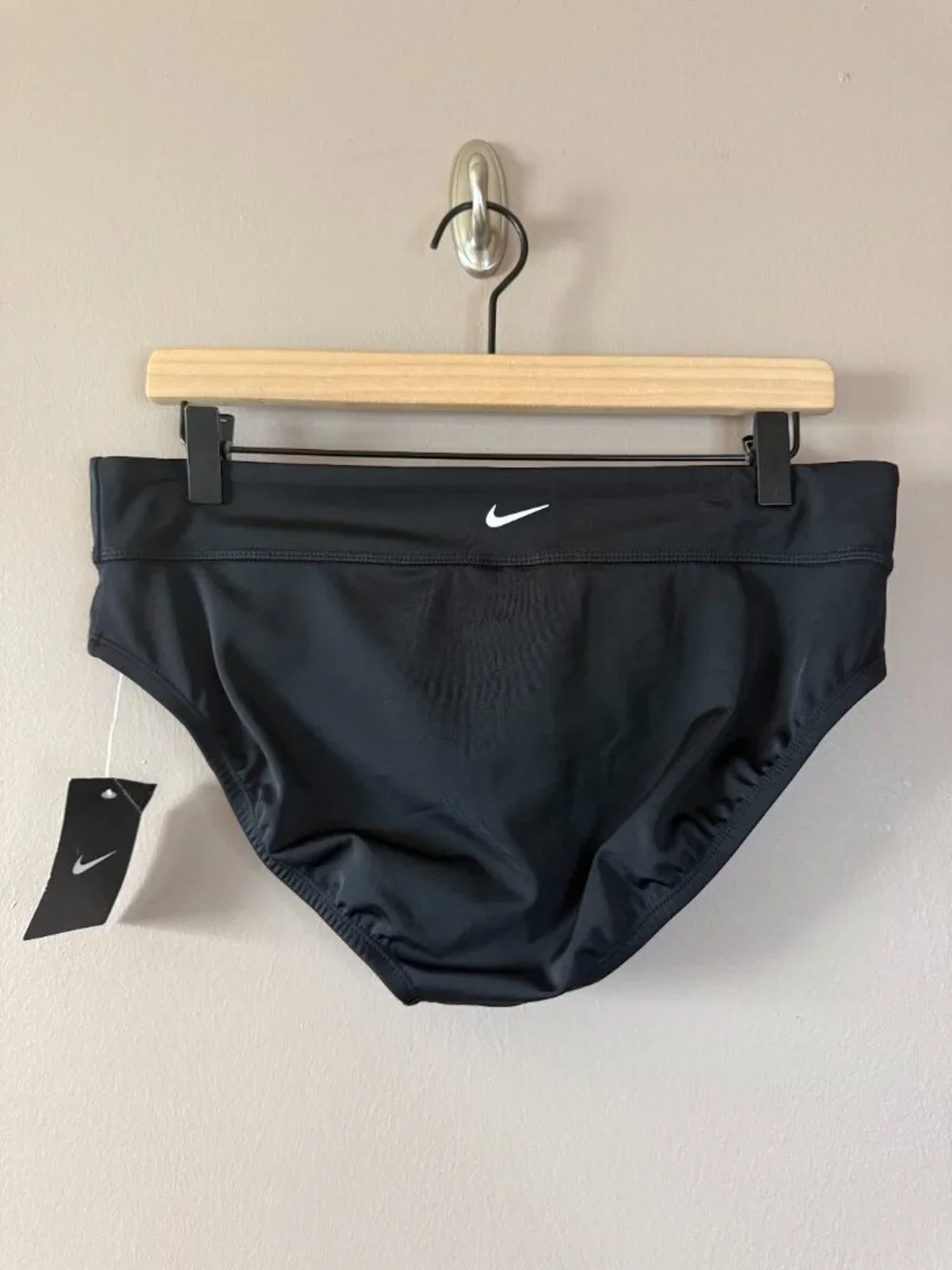 Women's L NWT Nike Essential Bikinki Swim Bottoms in black